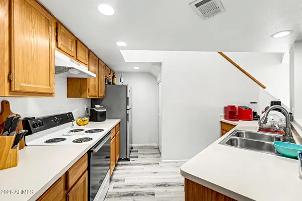 $220,000 | 3228 West Glendale Avenue, Unit 170, Phoenix, AZ 85051