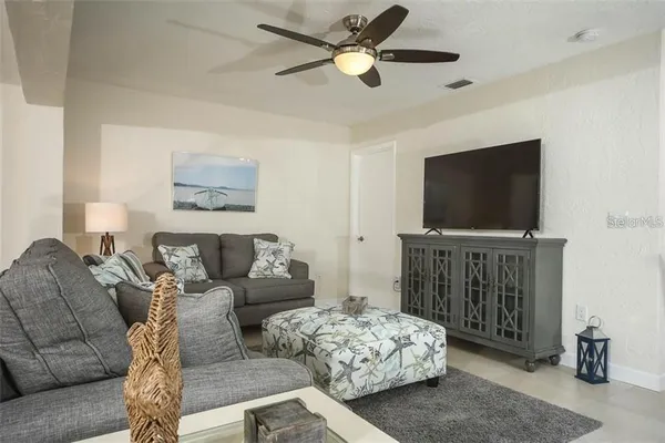 $4,750 | 2943 Tuckerstown Drive, Sarasota, FL 34231