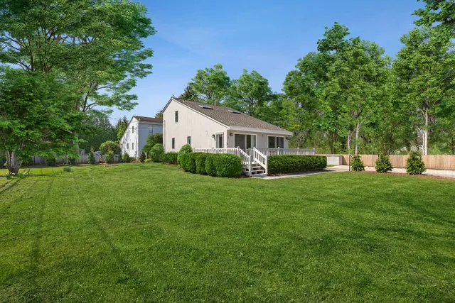 $25,000 | 1 Peconic Avenue, Southampton, NY 11968