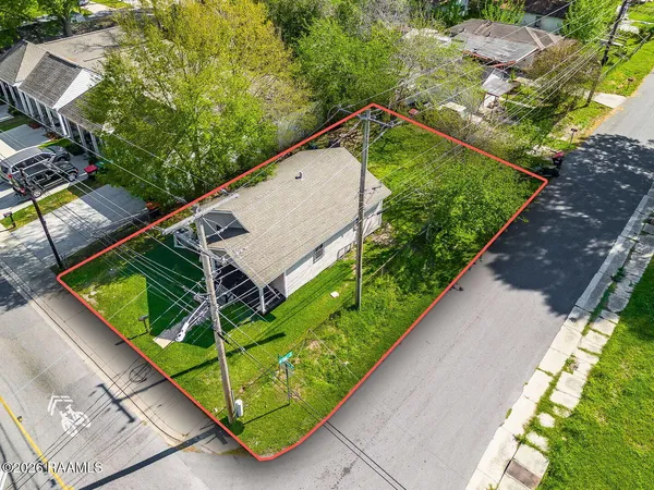 $900 | 800 North St Antoine Street, Lafayette, LA 70501