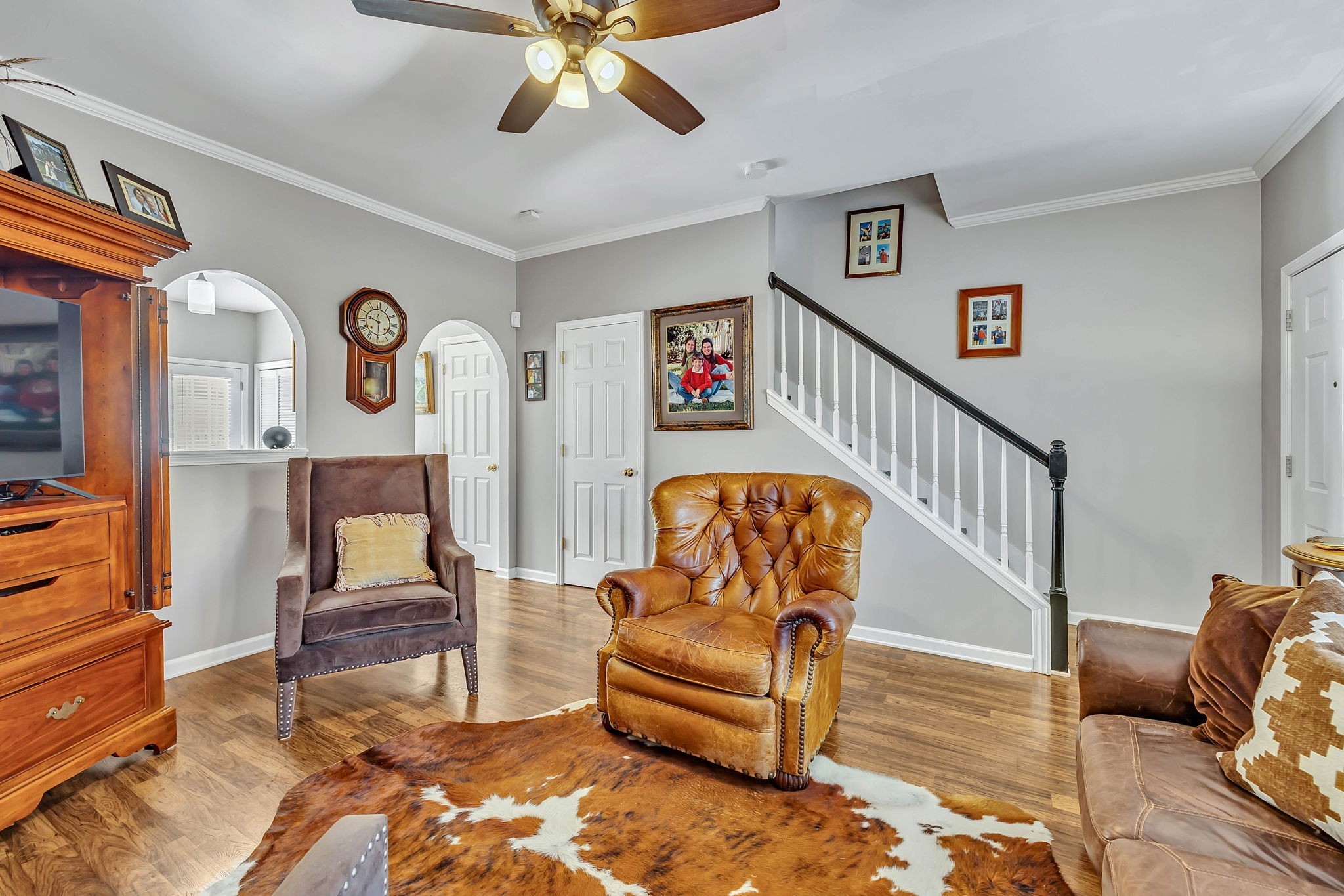 1101 Downs Boulevard, Unit I104 Franklin, TN 37064 - Photo 10 of 22 a living room with furniture