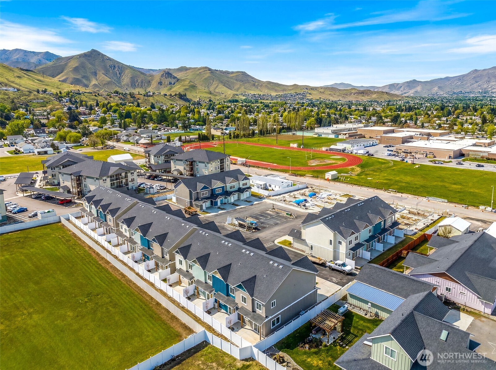 1075 Red Apple Road, Unit B7 Wenatchee, WA 98801 - Photo 3 of 32