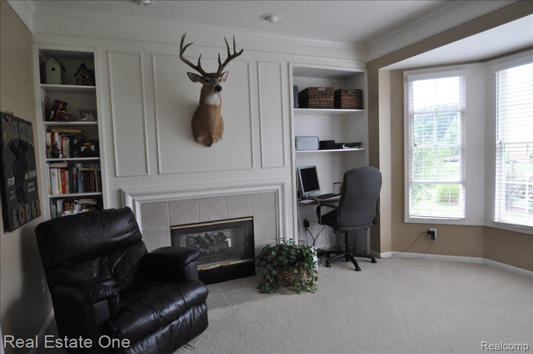693 Bliss Drive Rochester, MI 48307 - Photo 14 of 21 family room