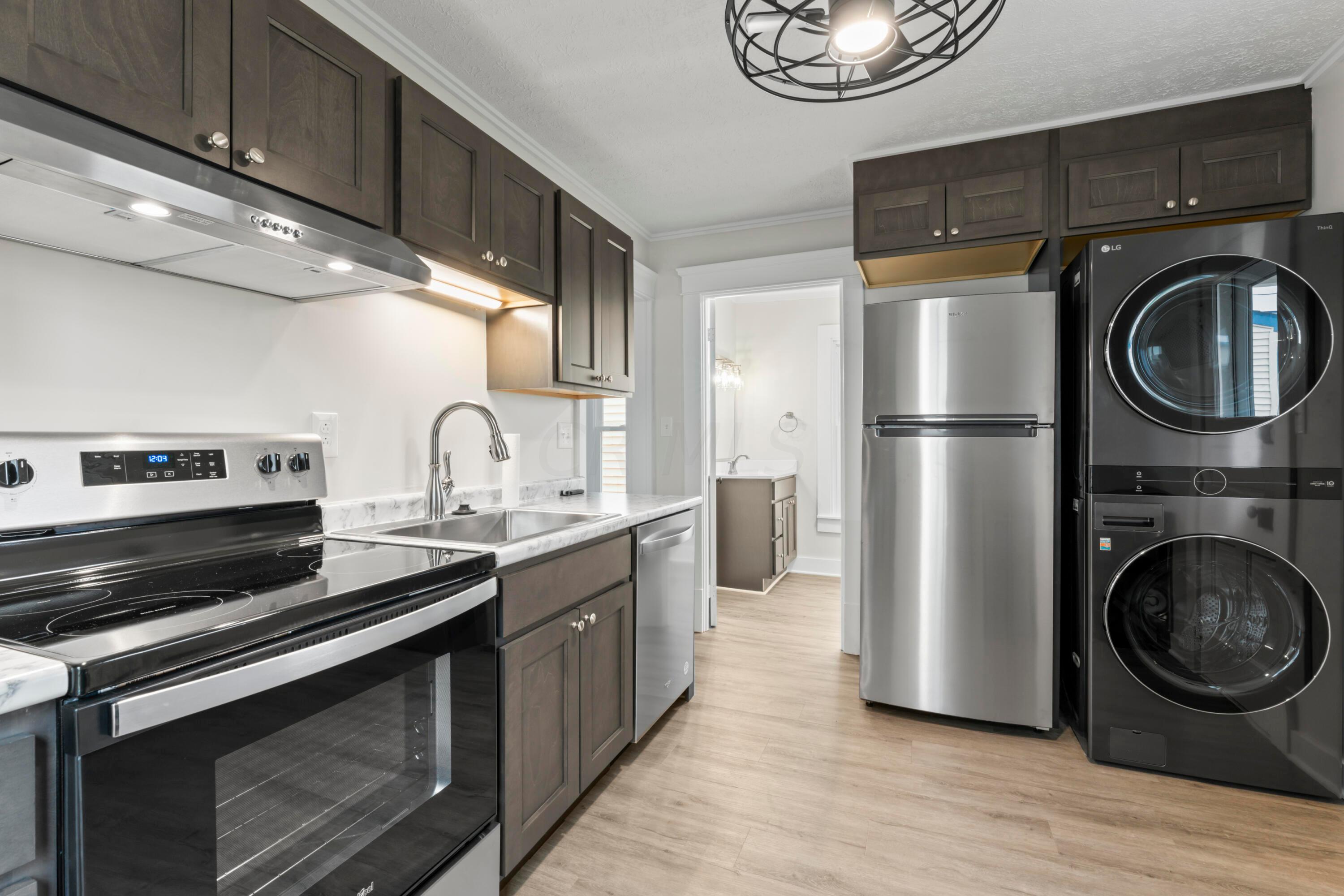 90 Roe Avenue Newark, OH 43055 - Photo 7 of 32 Kitchen Appliances