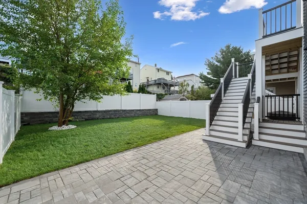 a view of a backyard with white house