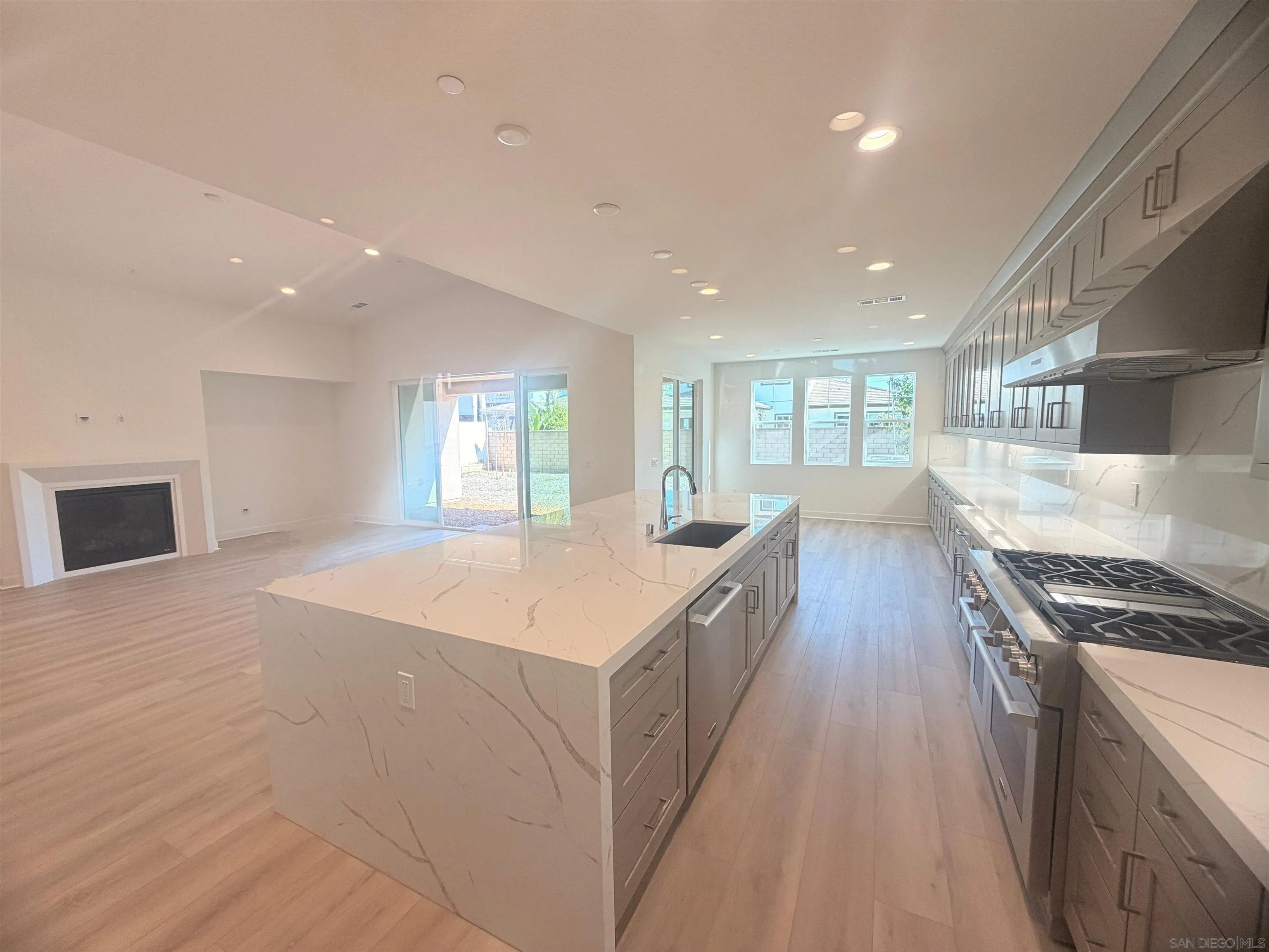 13765 Holly Oak Way Poway, CA 92064 - Photo 8 of 31