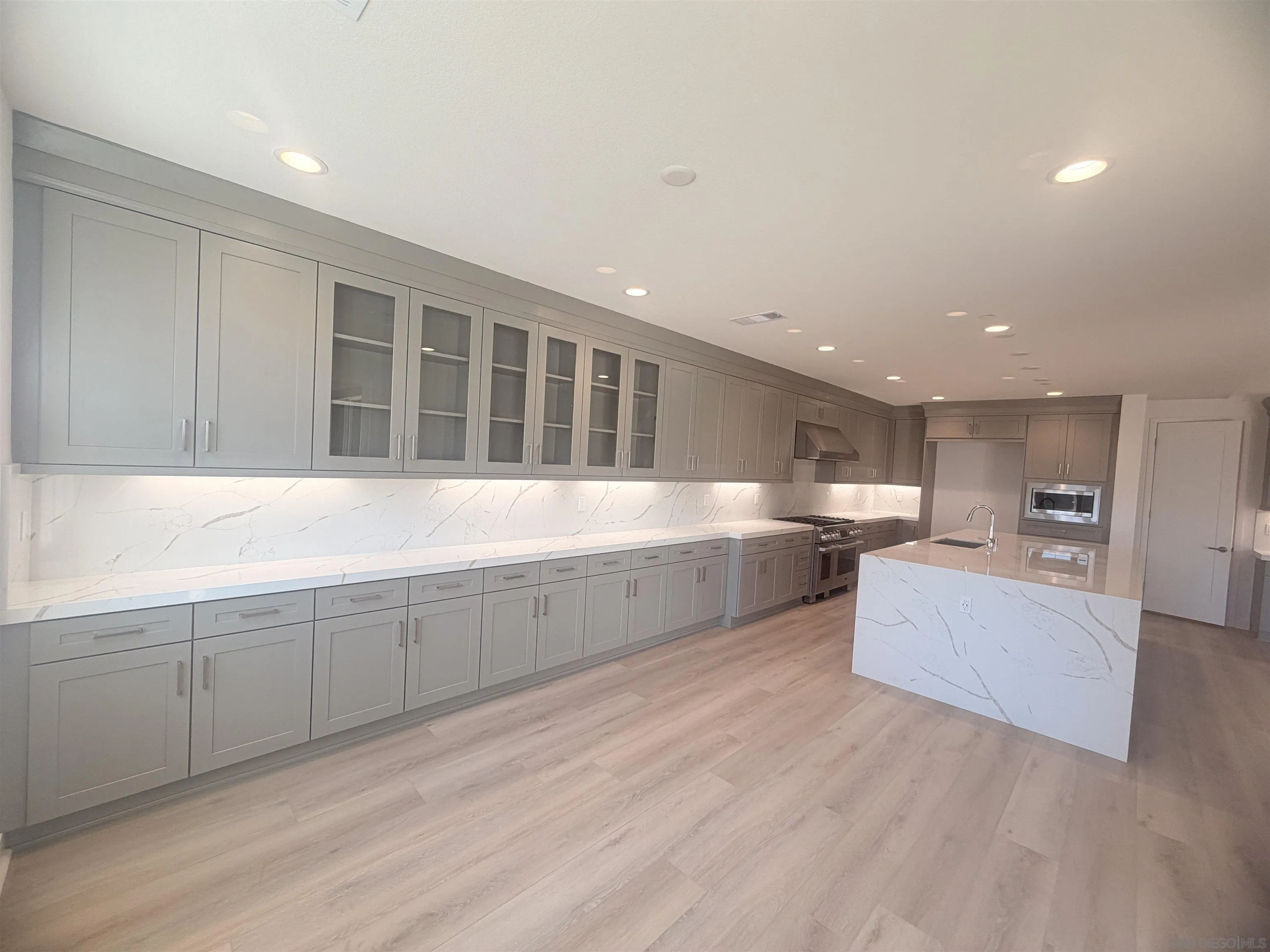 13765 Holly Oak Way Poway, CA 92064 - Photo 10 of 31