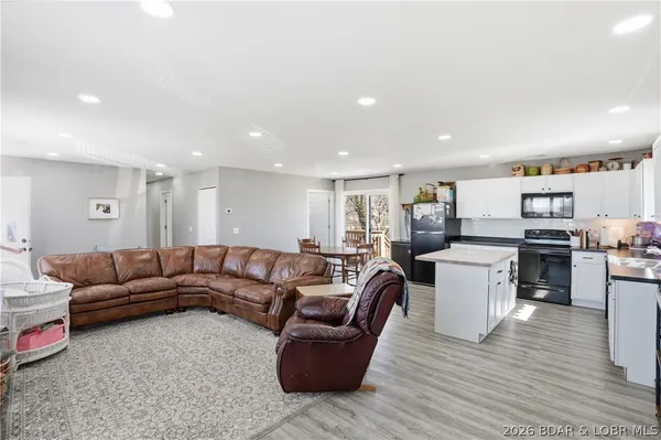 $279,900 | 1464 North Oak Street, Eldon, MO 65026