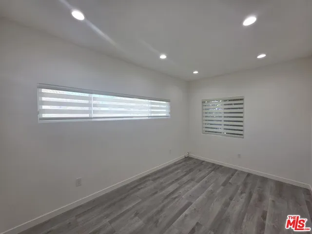 a view of empty room with window