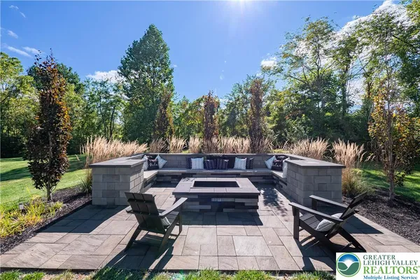 $1,165,000 | 6410 Sweetbriar Lane, Zionsville, PA 18092