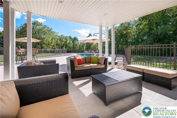 $1,165,000 | 6410 Sweetbriar Lane, Zionsville, PA 18092