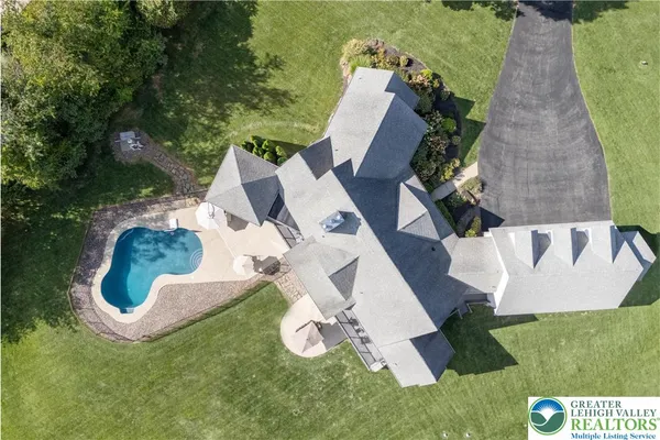 $1,165,000 | 6410 Sweetbriar Lane, Zionsville, PA 18092