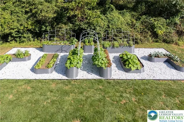 $1,165,000 | 6410 Sweetbriar Lane, Zionsville, PA 18092