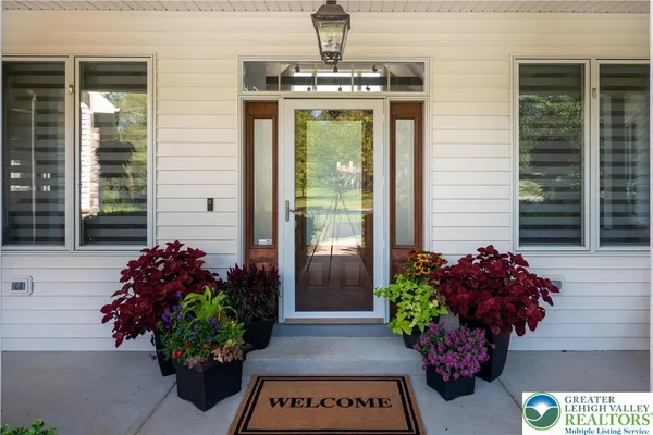 $1,165,000 | 6410 Sweetbriar Lane, Zionsville, PA 18092