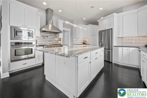 $1,165,000 | 6410 Sweetbriar Lane, Zionsville, PA 18092
