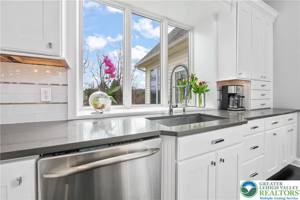 $1,165,000 | 6410 Sweetbriar Lane, Zionsville, PA 18092
