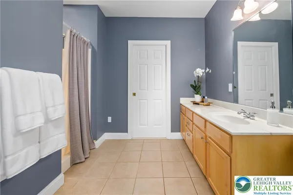 $1,165,000 | 6410 Sweetbriar Lane, Zionsville, PA 18092