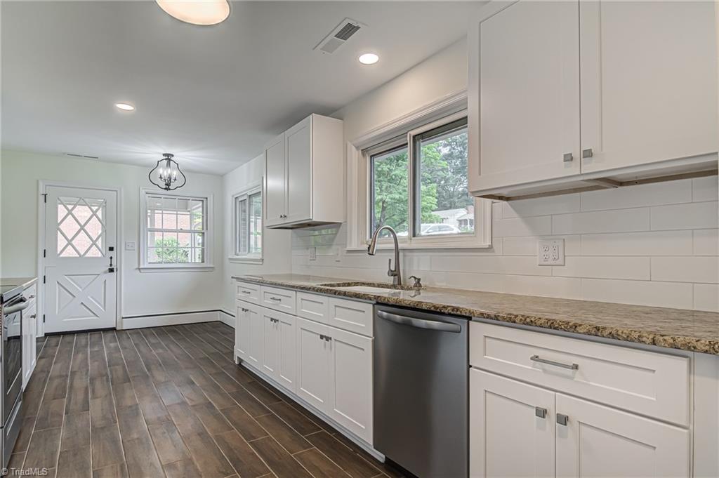 415 Kyle Road Winston-Salem, NC 27104 - Photo 14 of 37 Kitchen