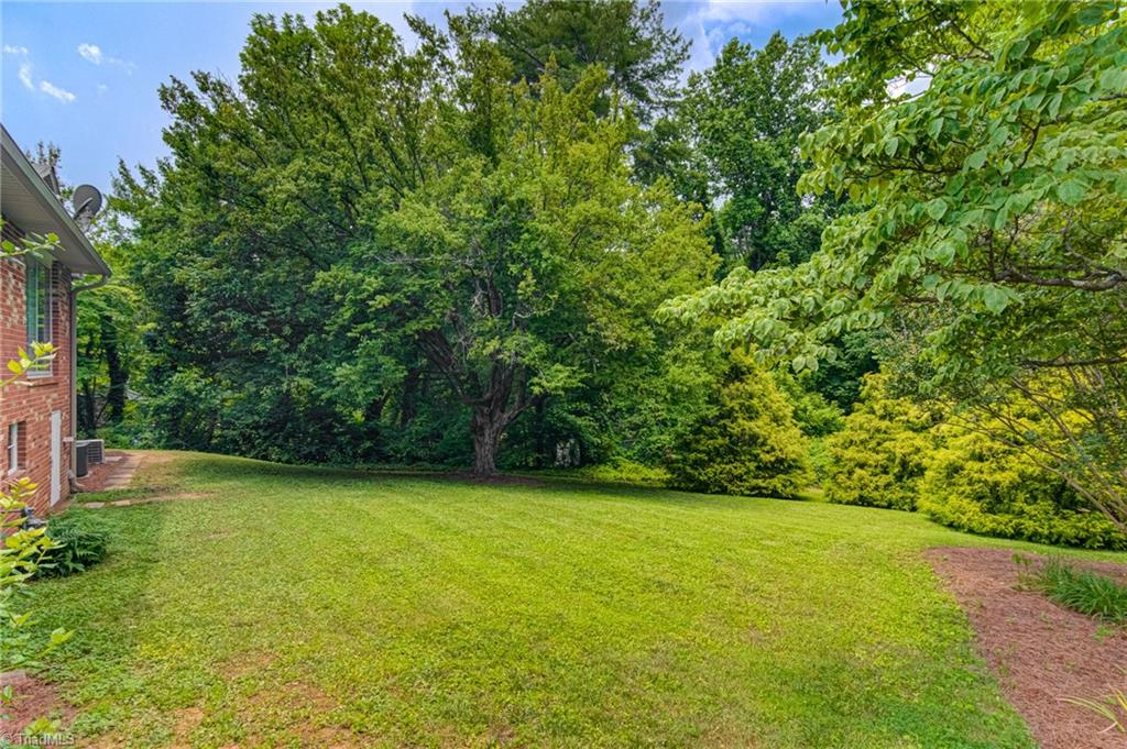 415 Kyle Road Winston-Salem, NC 27104 - Photo 33 of 37 Private Backyard