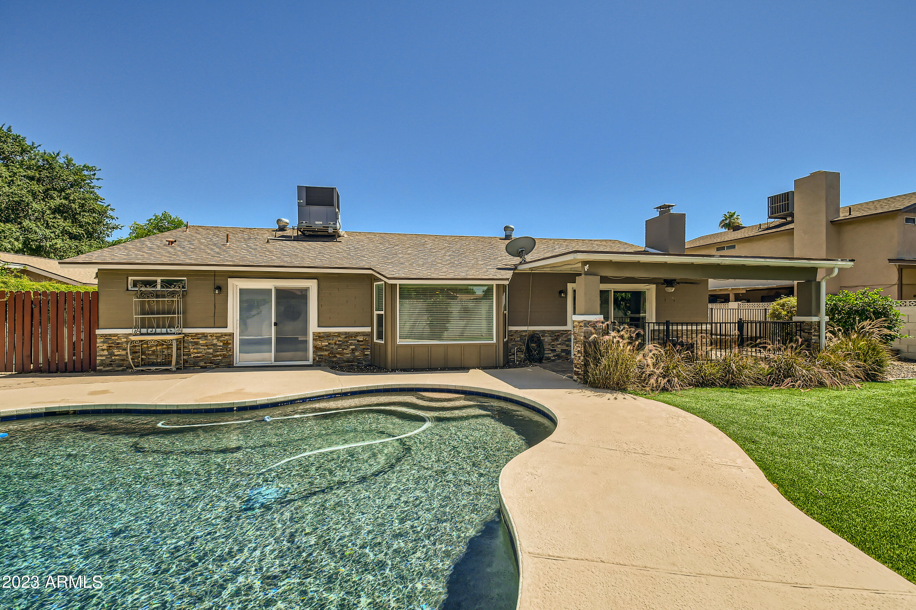 2432 West Hearn Road Phoenix, AZ 85023 - Photo 25 of 27 28 Exterior Rear