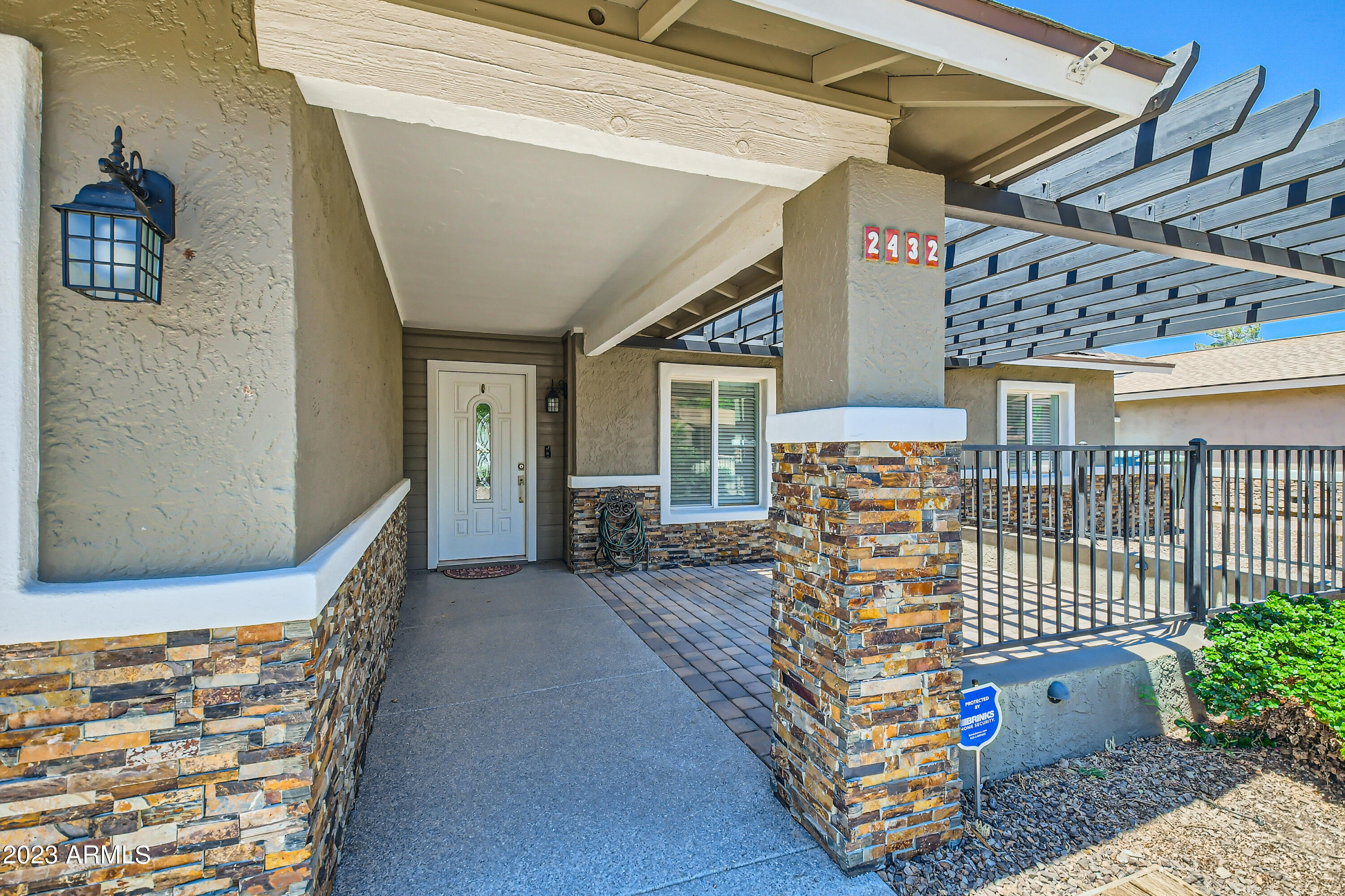2432 West Hearn Road Phoenix, AZ 85023 - Photo 4 of 27 04 Exterior Front Entry