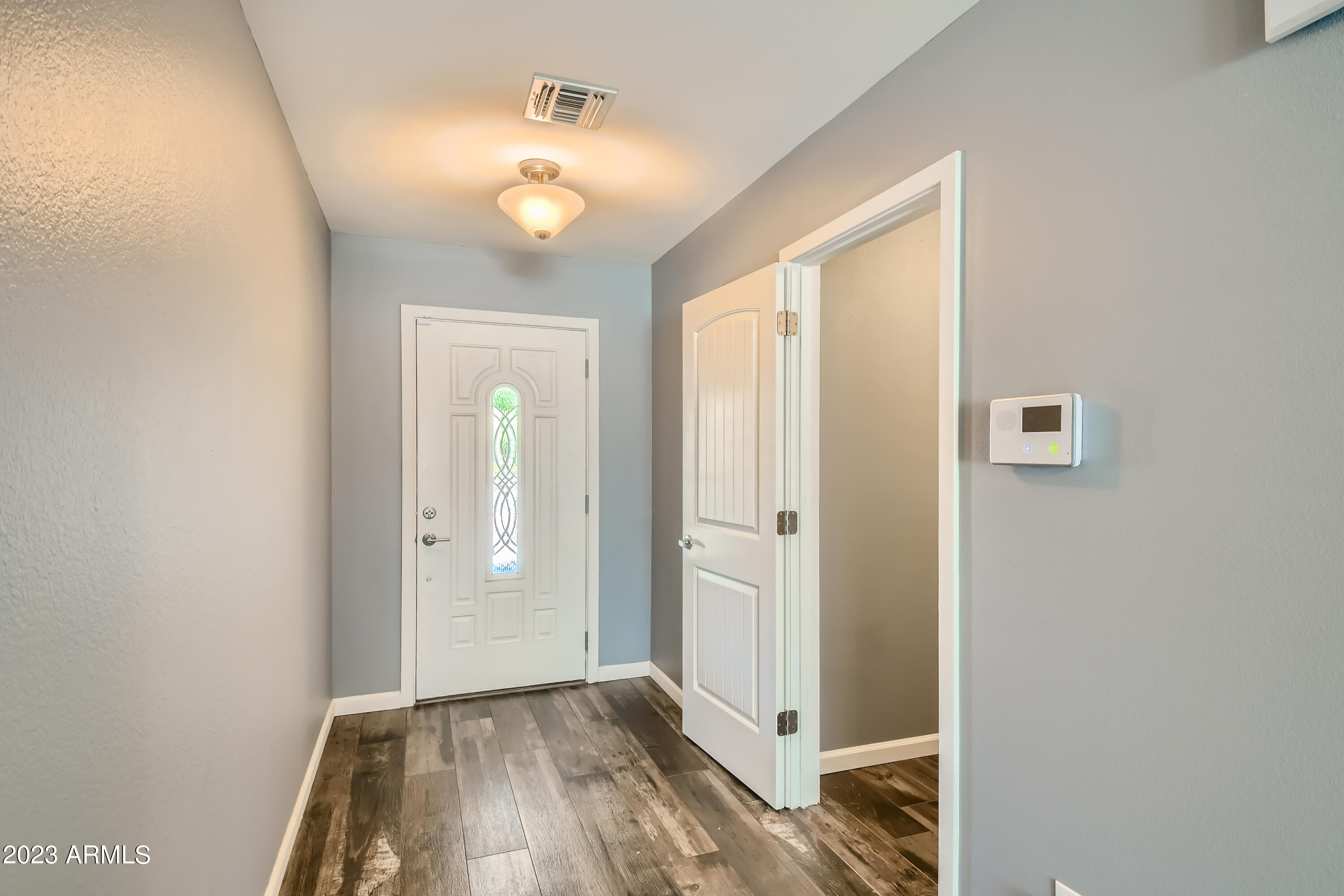 2432 West Hearn Road Phoenix, AZ 85023 - Photo 5 of 27 05 Foyer