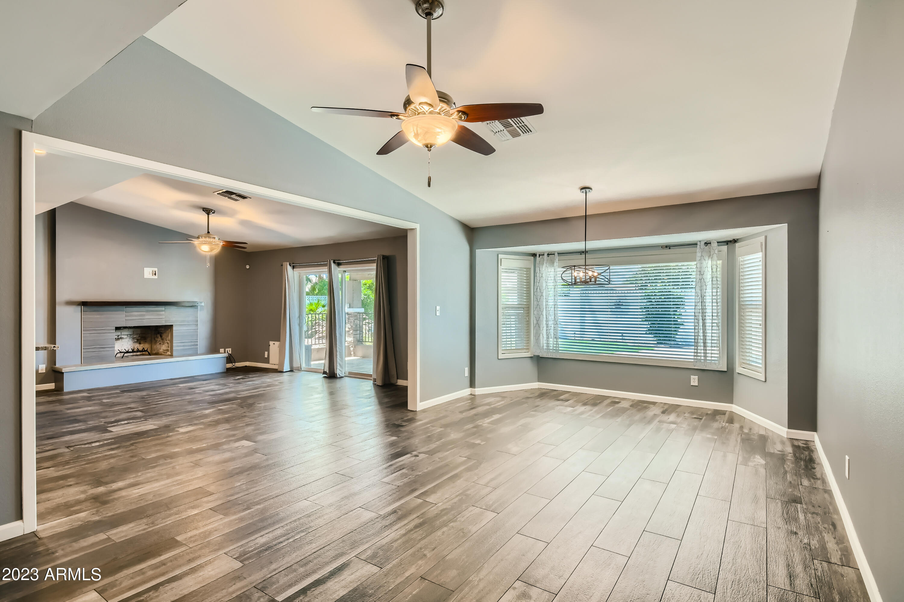2432 West Hearn Road Phoenix, AZ 85023 - Photo 6 of 27 06 Living Room