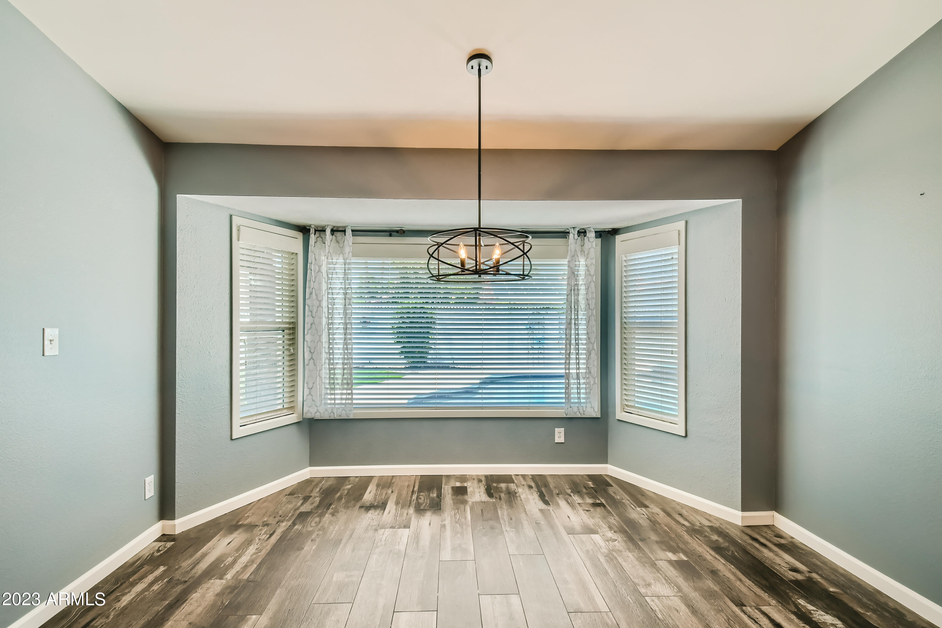 2432 West Hearn Road Phoenix, AZ 85023 - Photo 8 of 27 08 Dining Room