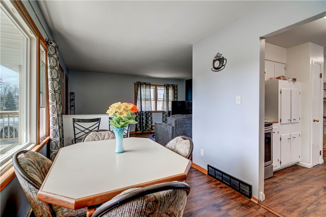 5 East Pepperidge Court Decatur, IL 62521 - Photo 8 of 24 Dining room