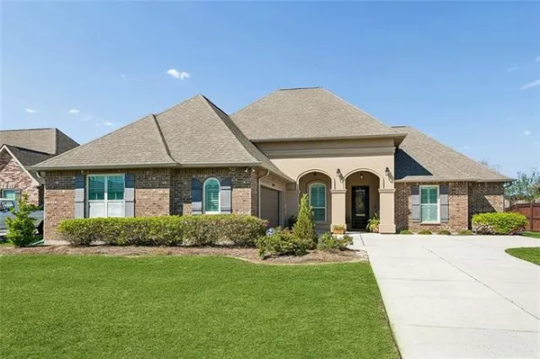 $355,000 | 20221 Crystal Lake Drive, Hammond, LA 70403