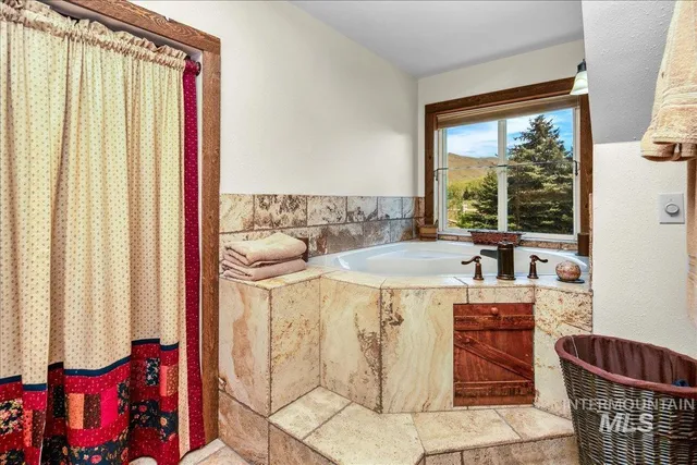 $1,498,000 | 6856 Highway 55, Horseshoe Bend, ID 83629