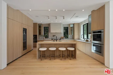 $16,995,000 | 528 Marguerita Avenue, Santa Monica, CA 90402