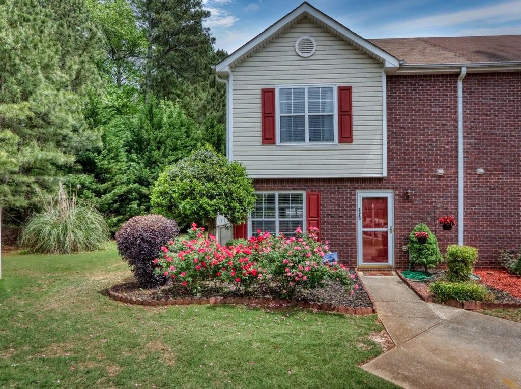 Adorable two bedroom townhome in Cumming GA