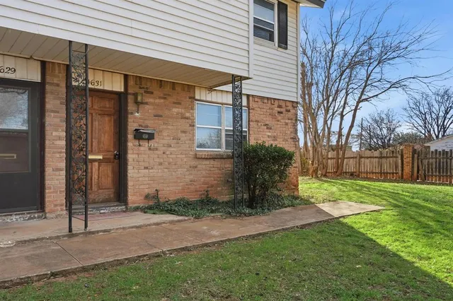 a view of a back yard of the house