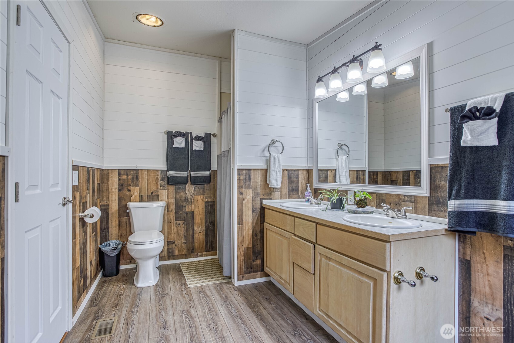 65 Sandstone Lane Cashmere, WA 98815 - Photo 18 of 39 a bathroom with a sink a toilet and shower