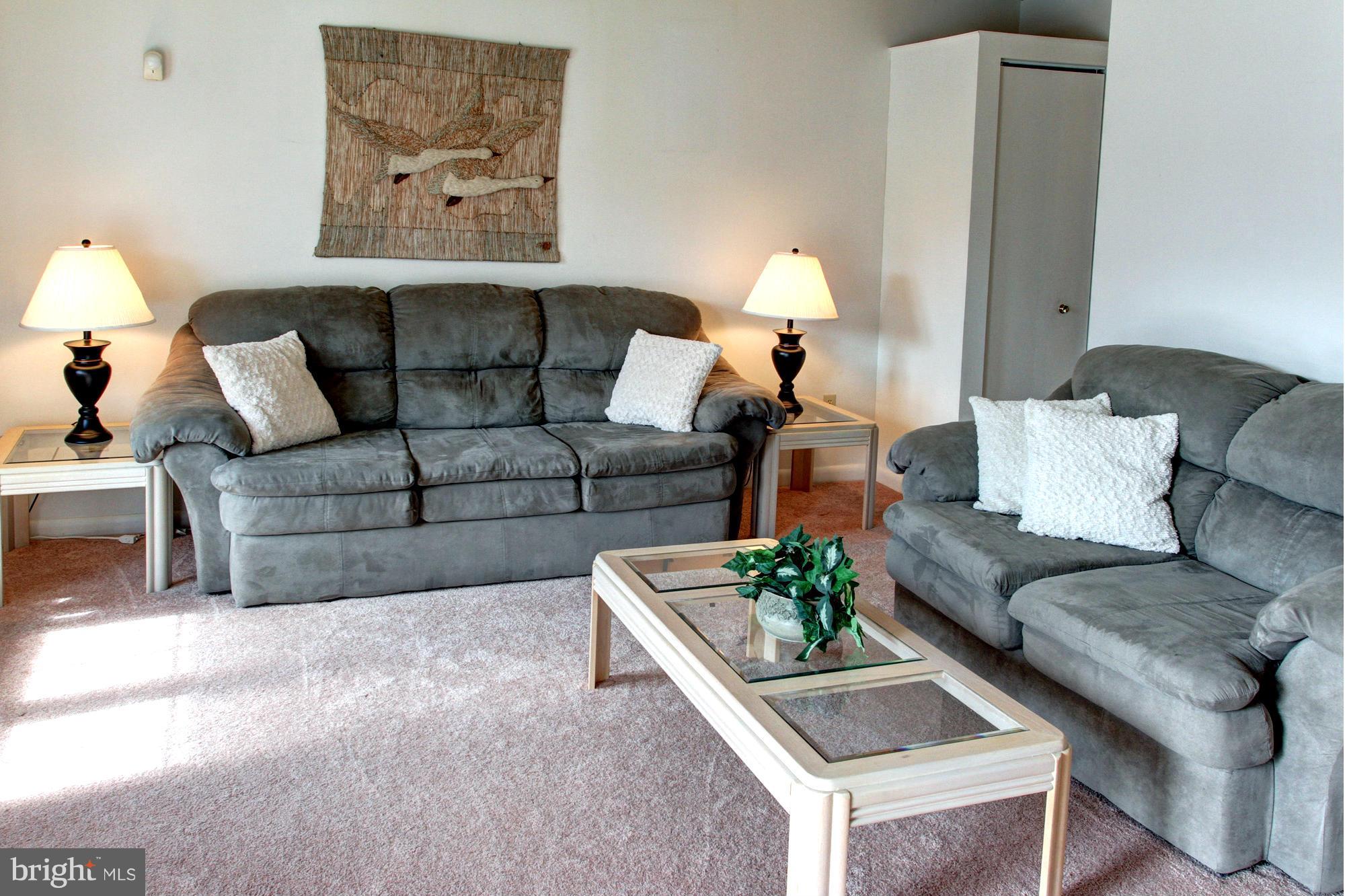 8036 Pine Ridge Road Pasadena, MD 21122 - Photo 4 of 27 Living Room