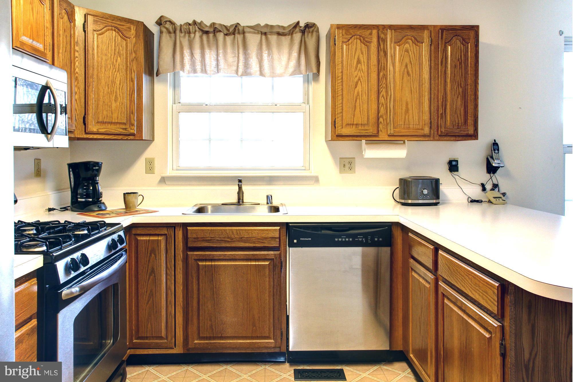 8036 Pine Ridge Road Pasadena, MD 21122 - Photo 6 of 27 Kitchen