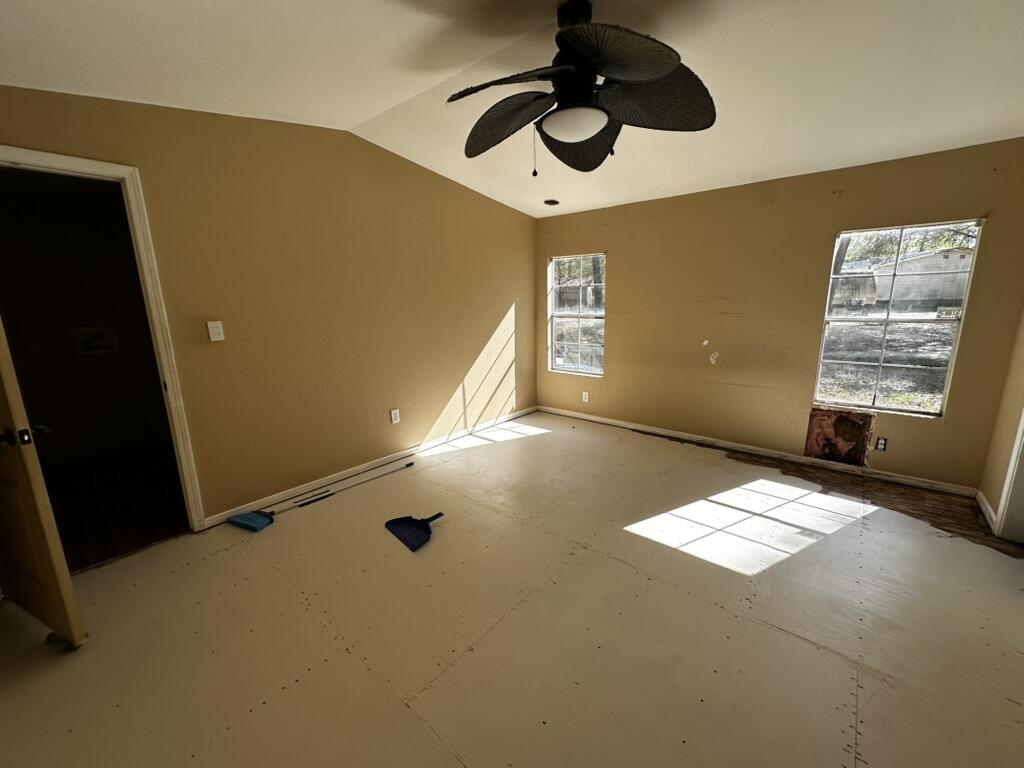 5629 Highway 393 Crestview, FL 32539 - Photo 11 of 17 Primary Bedroom
