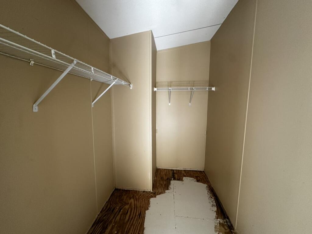 5629 Highway 393 Crestview, FL 32539 - Photo 12 of 17 Primary Closet