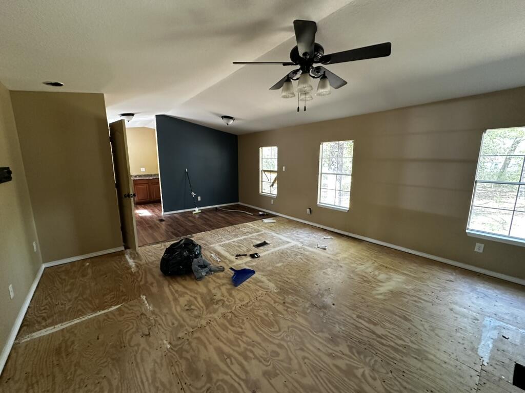 5629 Highway 393 Crestview, FL 32539 - Photo 2 of 17 Living Room