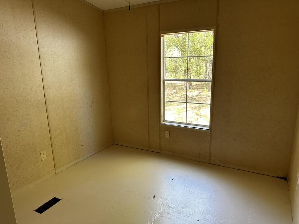 5629 Highway 393 Crestview, FL 32539 - Photo 4 of 17 Bedroom #2