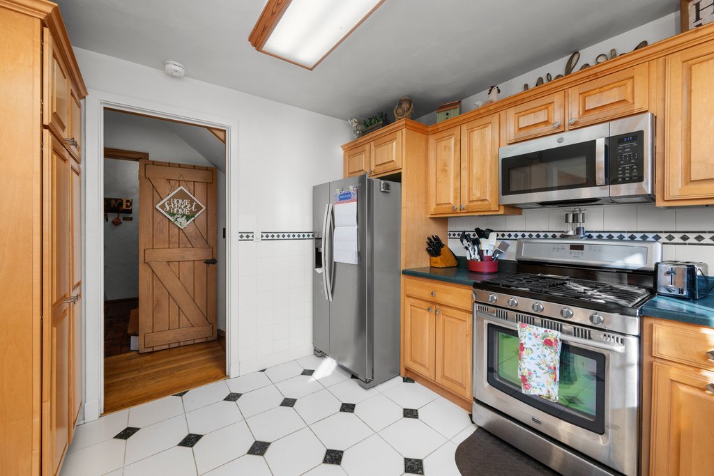 215 West Prospect Street Kewanee, IL 61443 - Photo 22 of 53 a kitchen with stainless steel appliances granite countertop a stove a refrigerator and a microwave