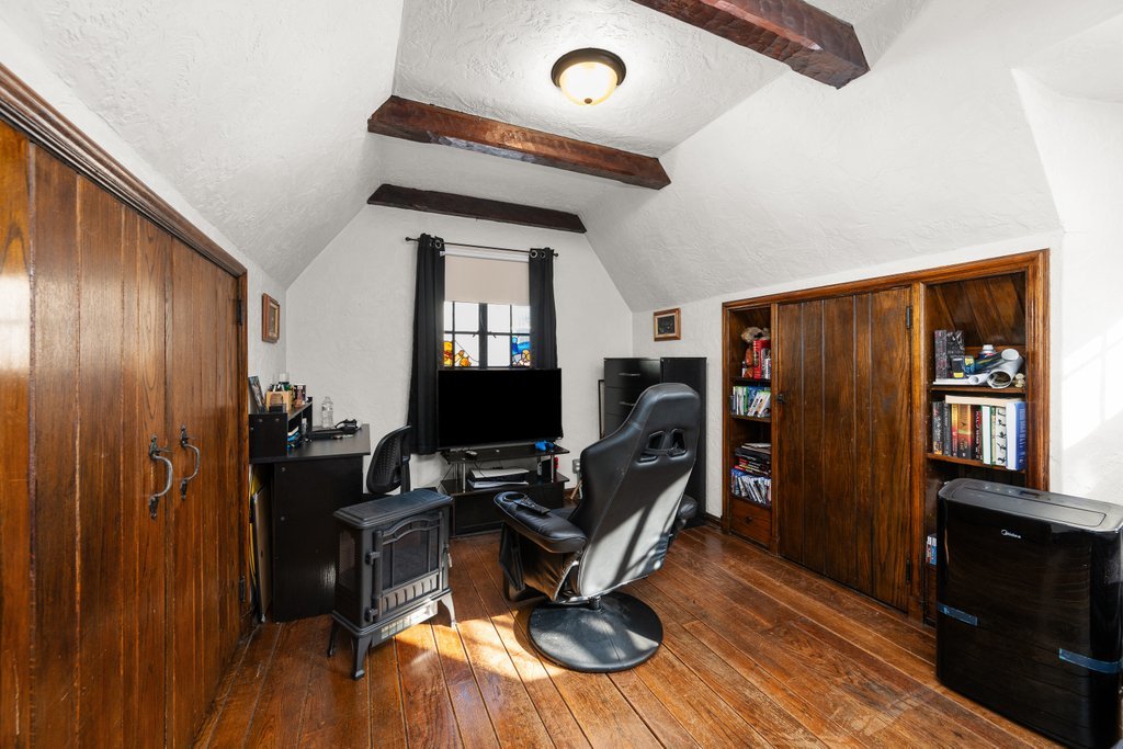 215 West Prospect Street Kewanee, IL 61443 - Photo 25 of 53 a view of a workspace with furniture and wooden floor