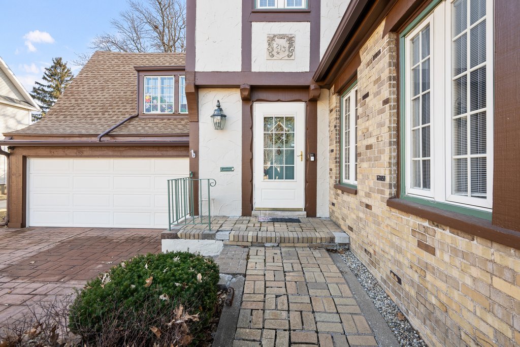 215 West Prospect Street Kewanee, IL 61443 - Photo 3 of 53 a view of a brick house with large windows