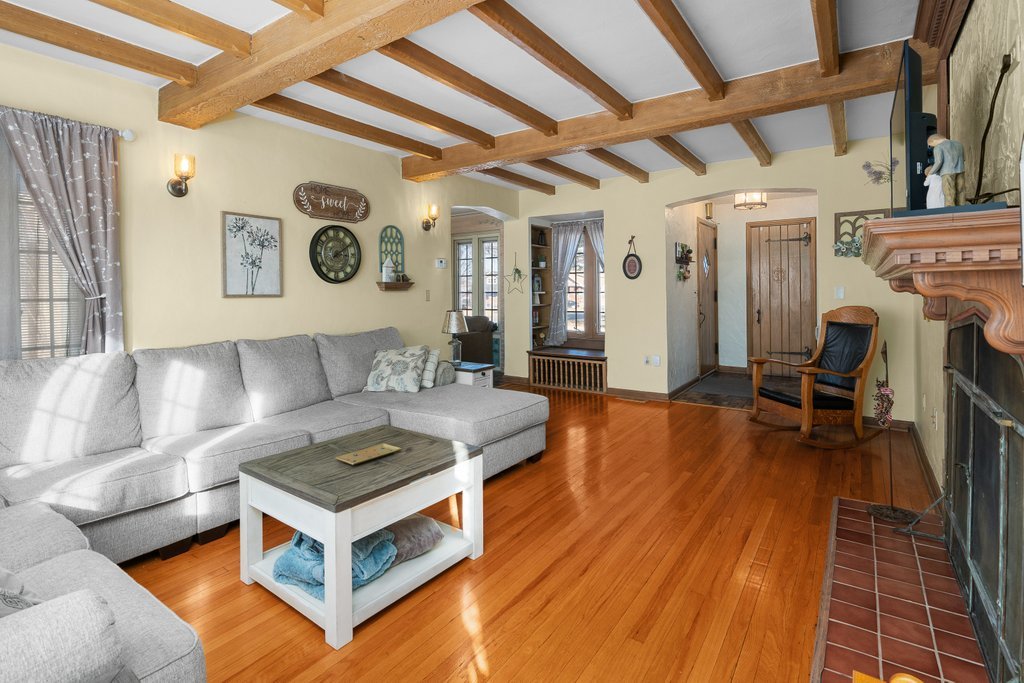 215 West Prospect Street Kewanee, IL 61443 - Photo 7 of 53 a living room with furniture and a wooden floor