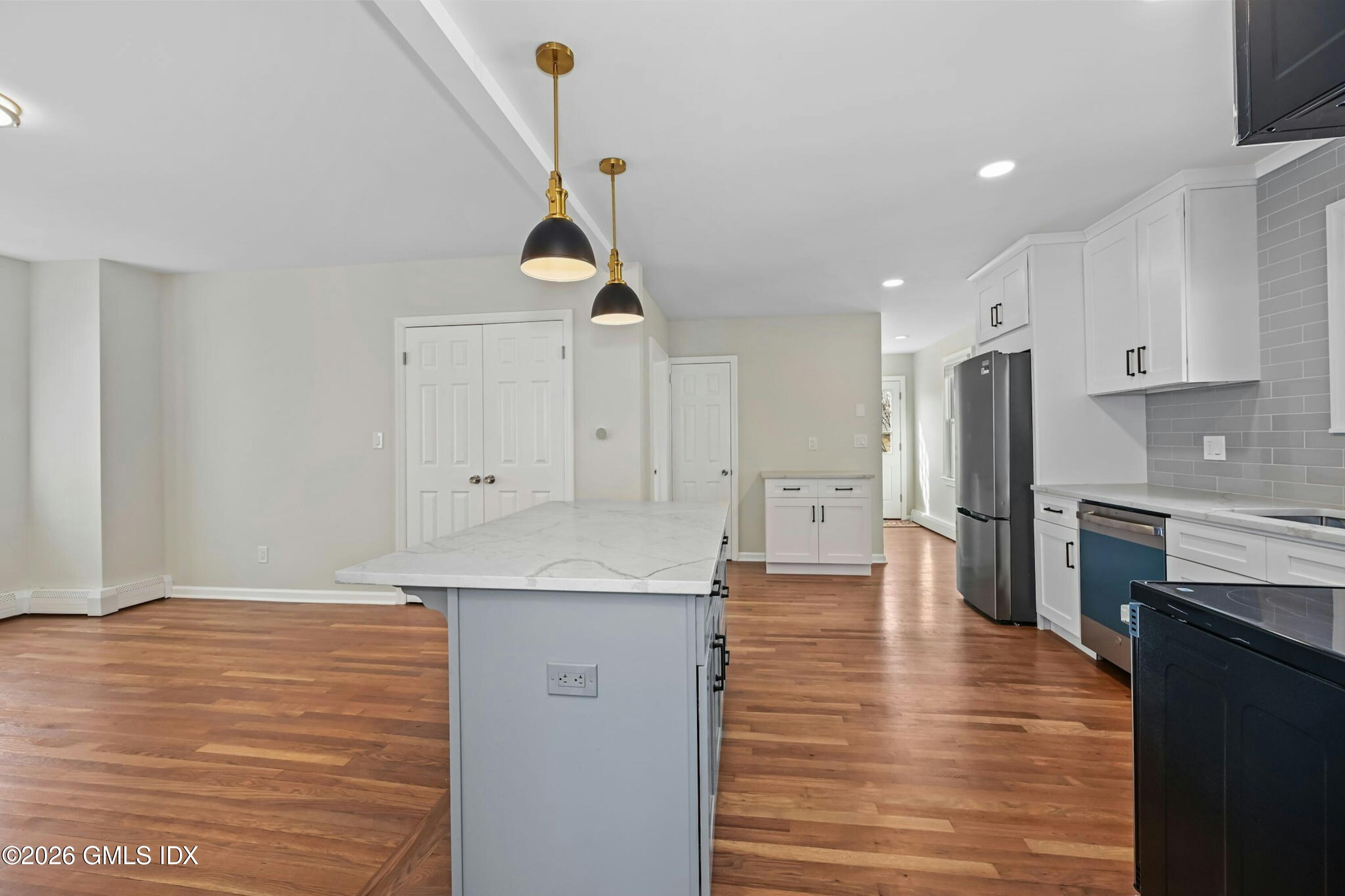 10 Prospect Street West, Unit WEST Greenwich, CT 06830 - Photo 5 of 17 005-493449-5-web-or-mls-10-prospect-st-w