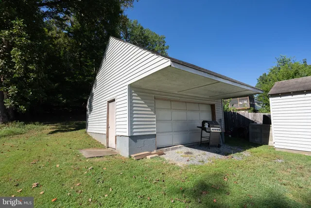 a view of backyard of house