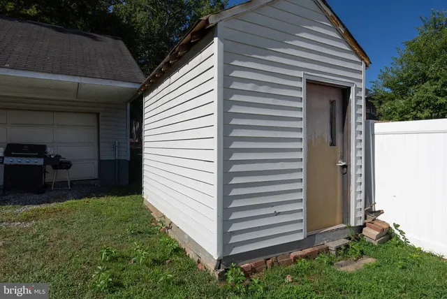 a view of a back yard of the house
