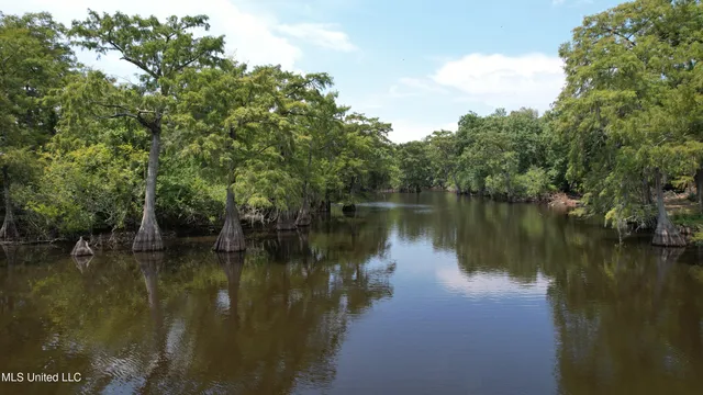 $2,462,400 | 190 Road Krotz Springs, Port Barre, LA 70577