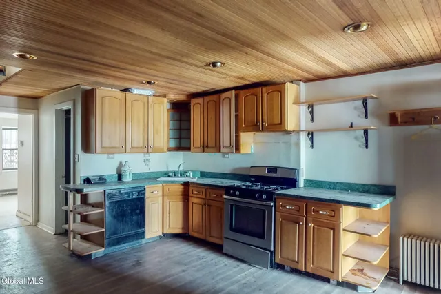 $200,000 | 335 Madison Avenue, Albany, NY 12210